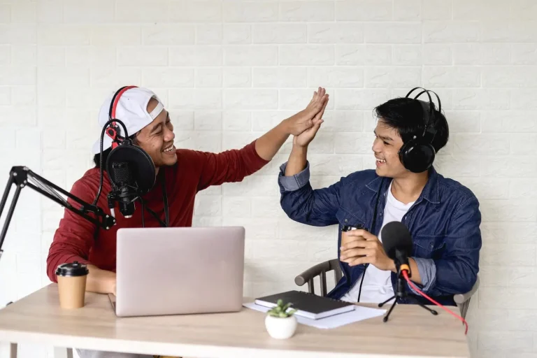 locutor-radio-joven-creador-contenido